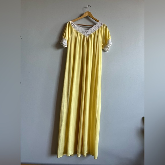 Vintage nightgown - Picture 2 of 4